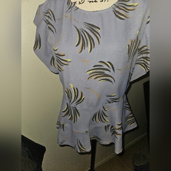 Loft Womans Short Sleeve Blouse Size S - Picture 1 of 11